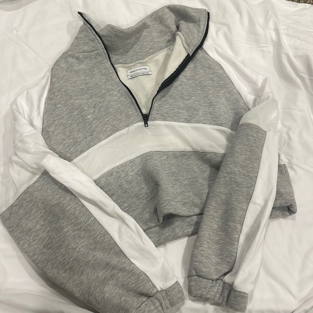 Crop zip up